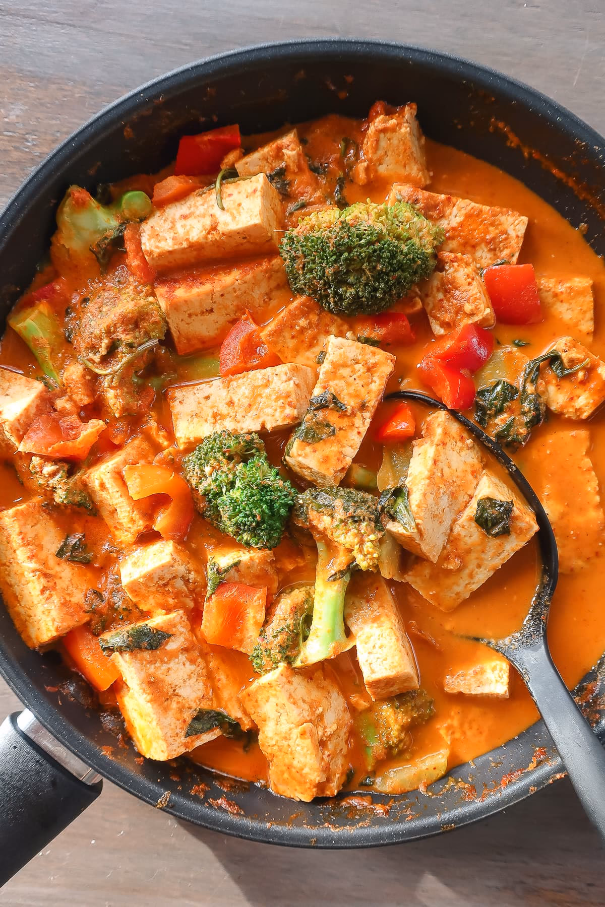 How do you make Thai red curry?