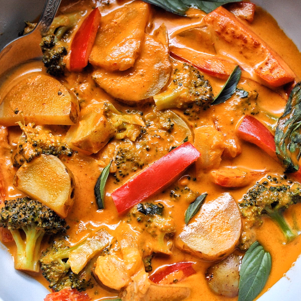 What are the different types of Thai curry?