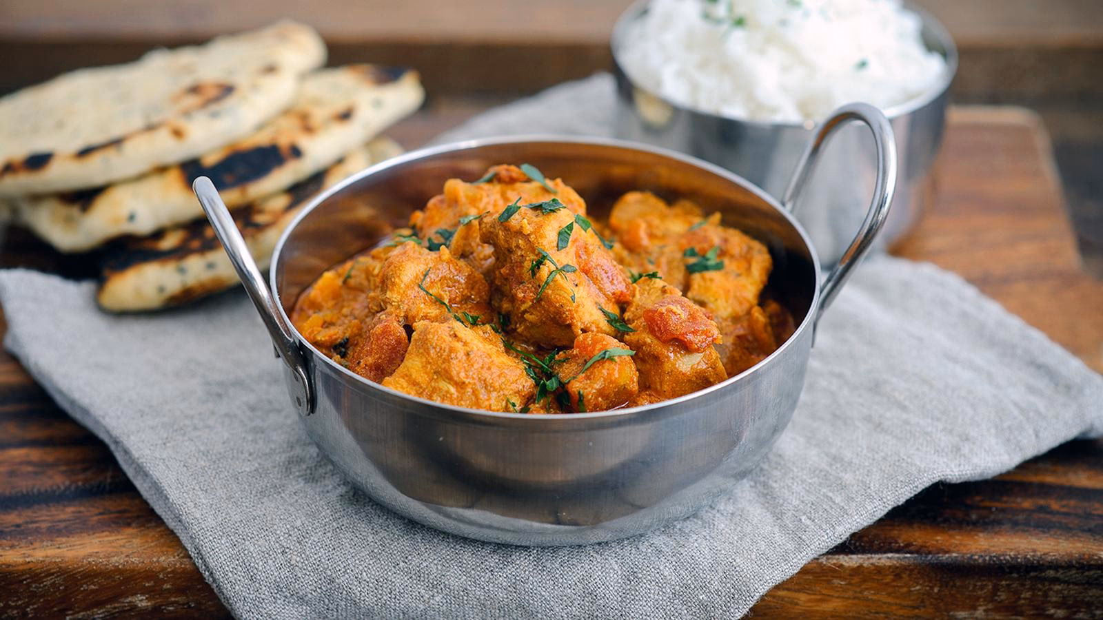 How do you make curry paste for chicken tikka masala?