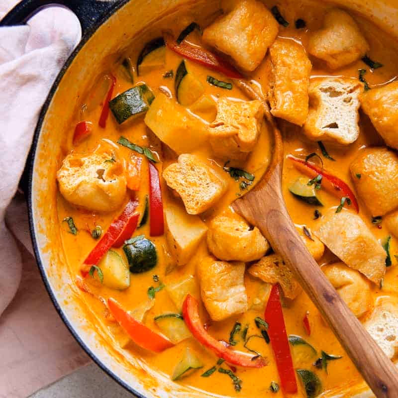 What is vegan tofu curry?
