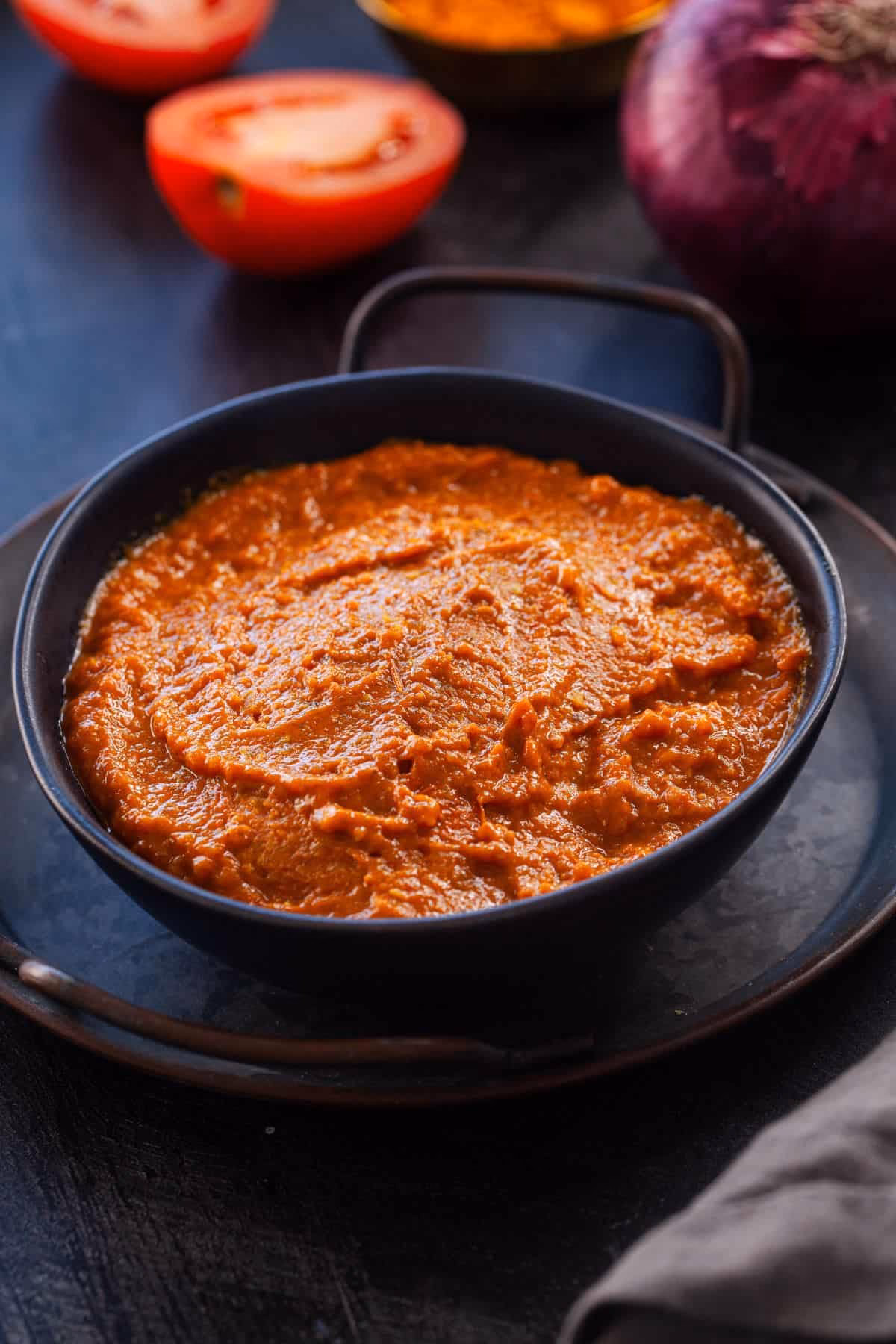 How to make a curry sauce?