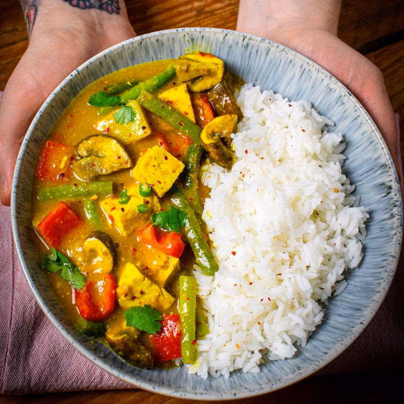 What vegetables are used in Thai yellow curry?
